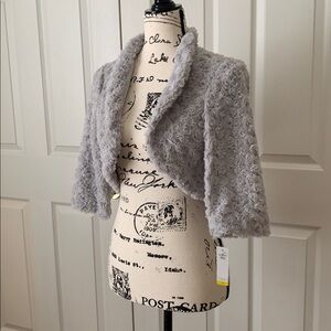 NWT Robbie Bee Light Gray Textured Shrug